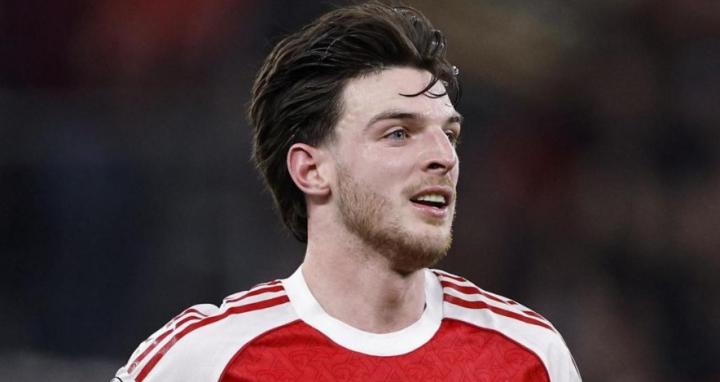  阿森纳锁定中场核心，赖斯续约谈判已悄然启动；俱乐部志在长远，黄金岁月继续留守酋长球场。 体育新闻