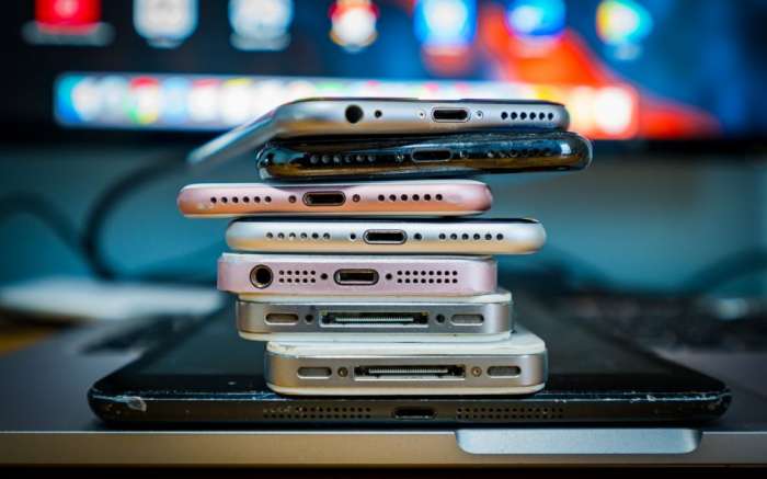 全球智能手机市场迎来新一轮价格调整浪潮，存储芯片成本显著攀升；AI基础设施需求强劲，推动产业链重构。 手机评测