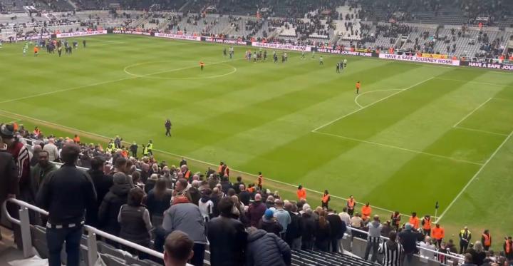  纽卡主场德比失利，桑德兰完成双杀；赛后谢场遭球迷嘘声一片。 体育新闻 纽卡主场德比失利，桑德兰完成双杀；赛后谢场遭球迷嘘声一片。 体育新闻