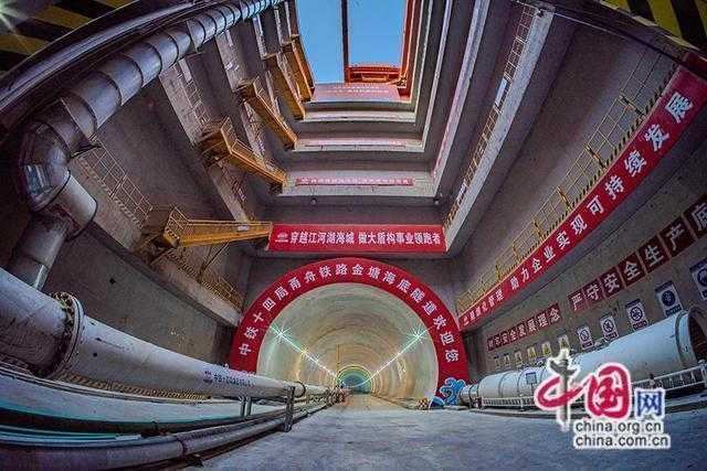  深海基建新纪元：海底隧道施工背后的极限挑战 IT技术