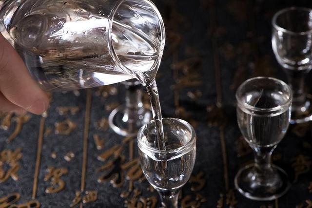  糖尿病患者饮用白酒的代谢机制：医生揭示七个被忽视的健康变化 健康养生