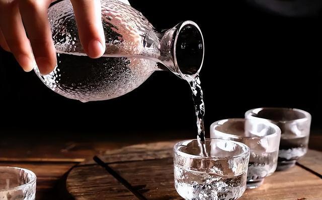  糖尿病患者饮用白酒的代谢机制：医生揭示七个被忽视的健康变化 健康养生