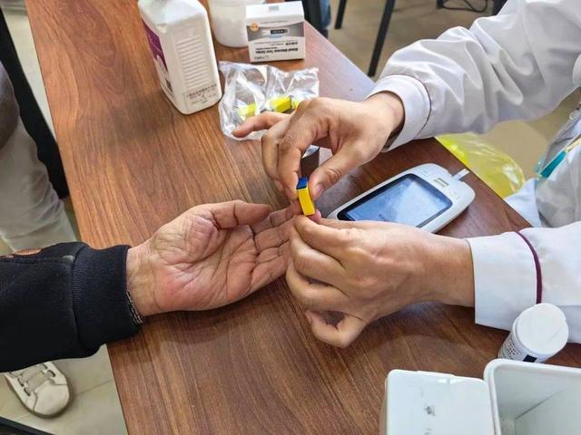  从临床数据到血糖曲线：糖尿病患者必须立即戒断的五类食物 健康养生