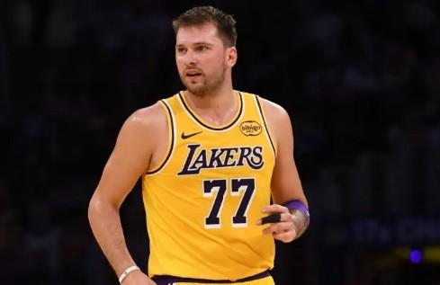  技术转型≠伤病免疫：杜兰特的负荷管理困局与火箭的算盘 体育新闻