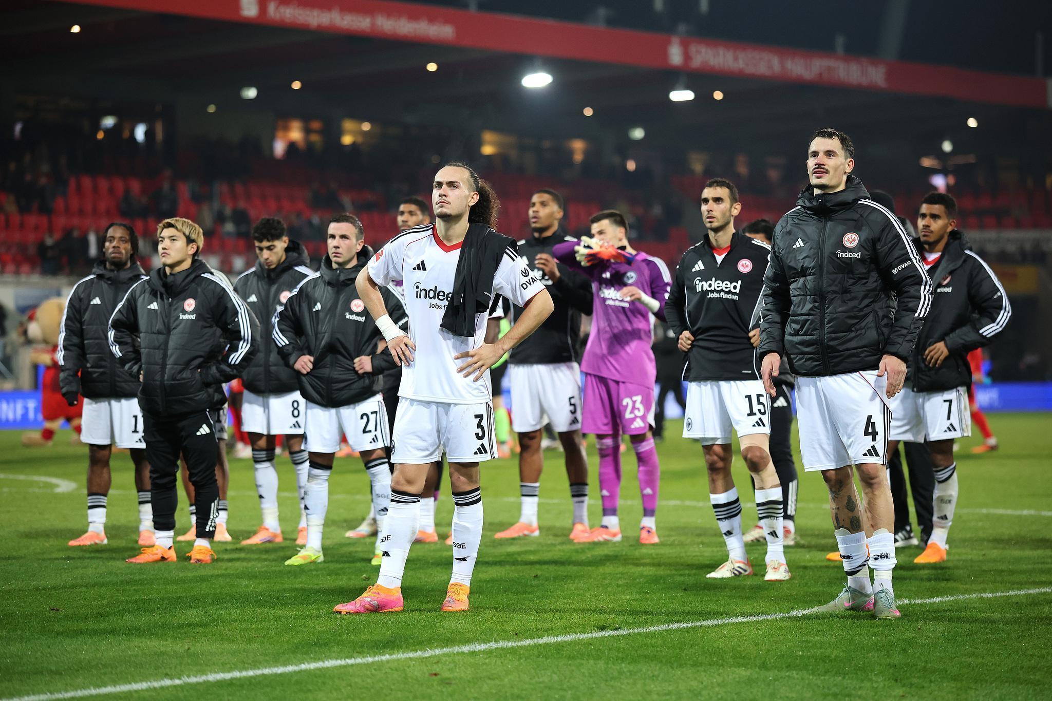 法兰克福青训新星崛起：伊利切维奇的职业路径与技术分析 体育新闻